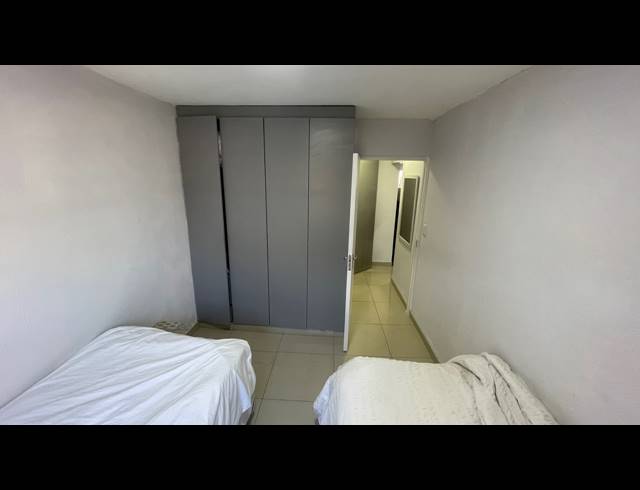 1 BEDROOM APARTMENT FOR SALE IN ESSENWOOD